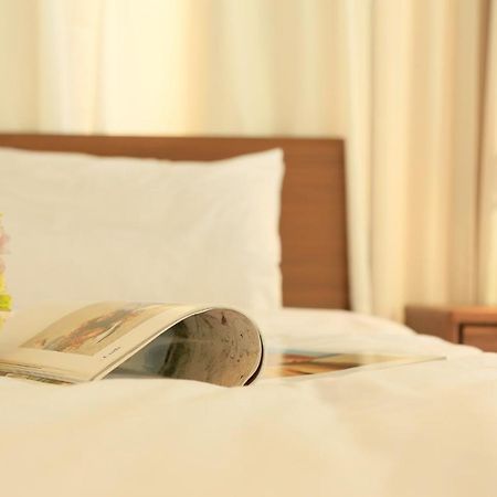 Sakuragawa Riverside Hotel - Vacation Stay 31893V Осака Экстерьер фото